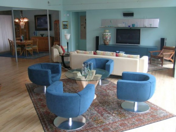Bringing Blue in the Living Room | Interior Design Ideas and