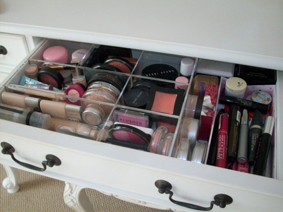 ideas of storing makeup products 07