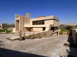 concrete house in madrid 04