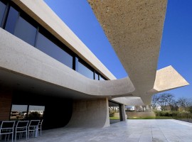 concrete house in madrid 09