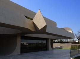 concrete house in madrid 10