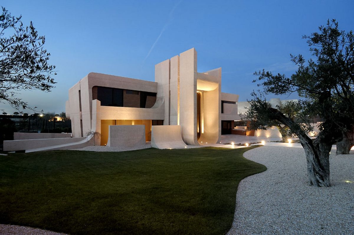 concrete house in madrid 15