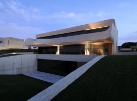 concrete house in madrid 17