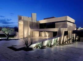 concrete house in madrid 21