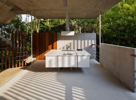 concrete home in ubatuba 05
