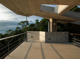 concrete home in ubatuba 11