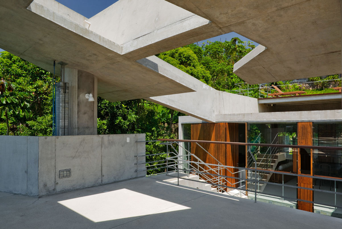 concrete home in ubatuba 24