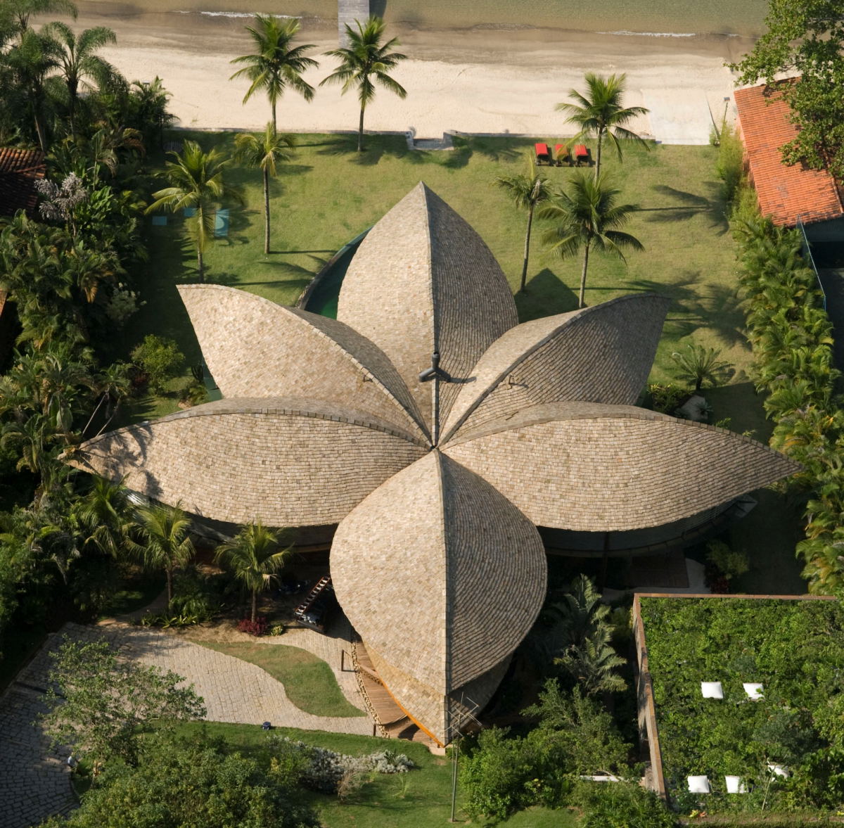 leaf house in brazil 02