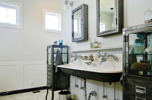 farmhouse-bathroom