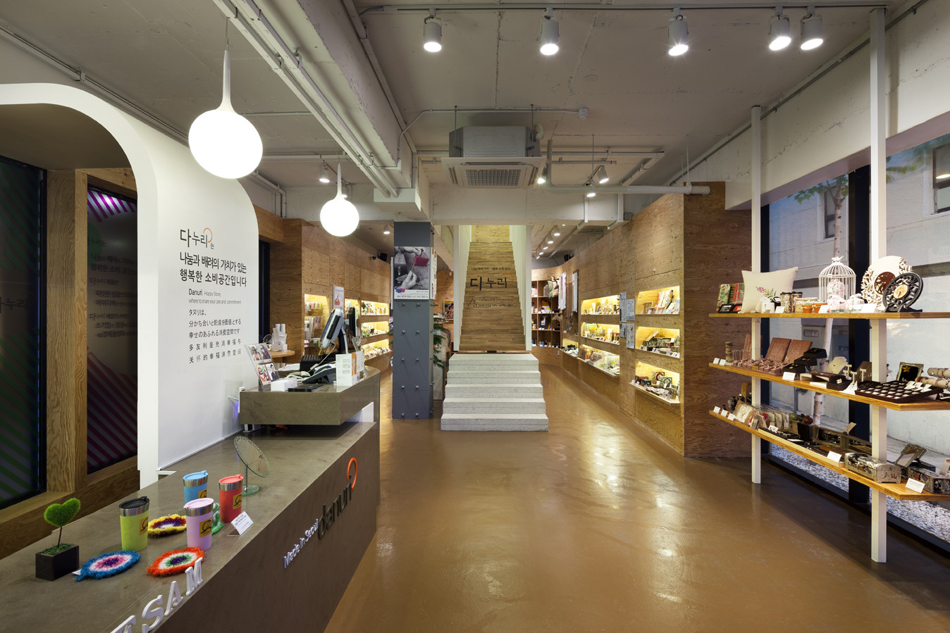 Retail Shop Design Ideas ~ Outstanding Clothing Display Shelf Retail ...