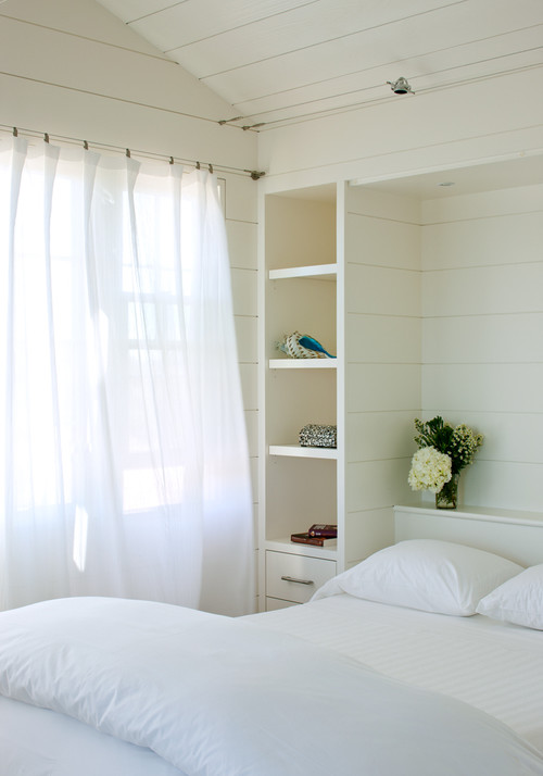 beach-style-bedroom