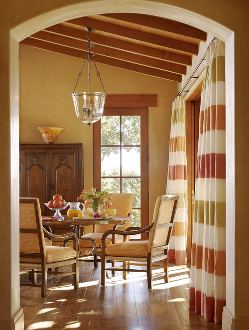 mediterranean-dining-room