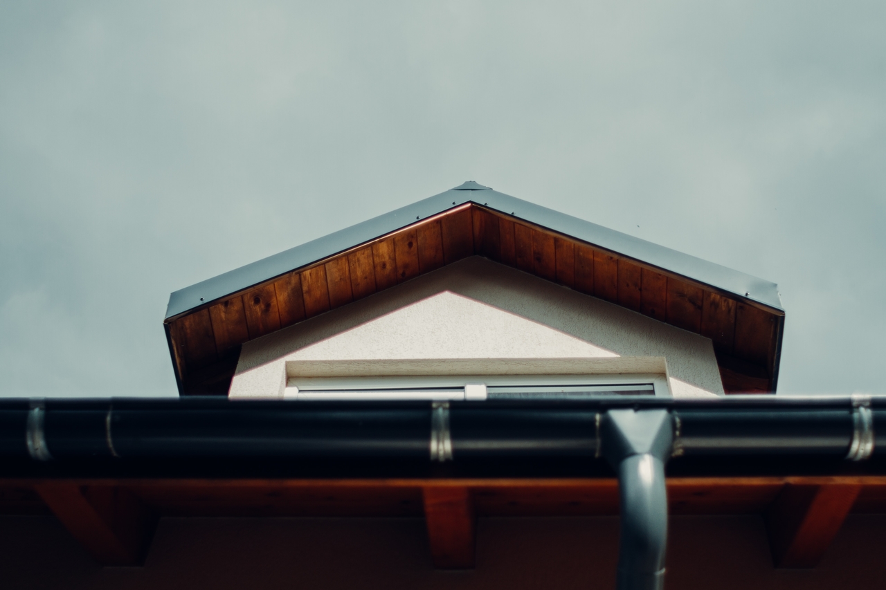 tidier guttering system