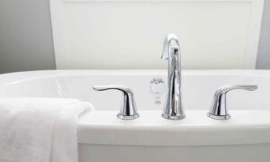 choosing bathroom faucet
